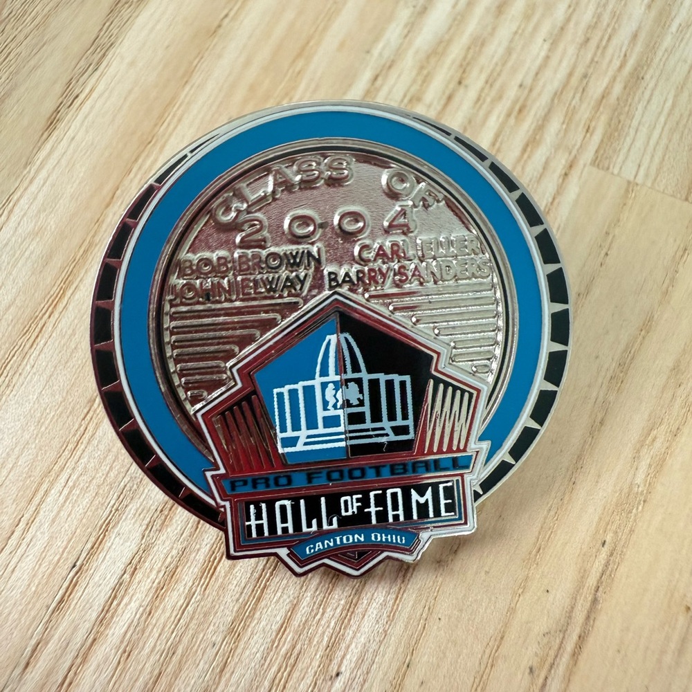 Pro Football Hall of Fame Class of 2004 silver tone black and blue pin